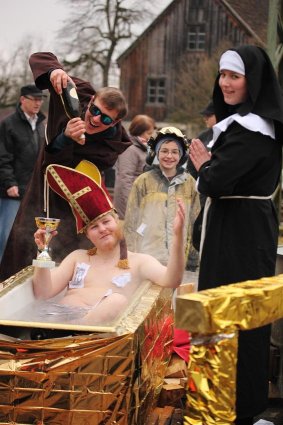 Der Bischof von Limburg in seiner goldenen Badewanne
